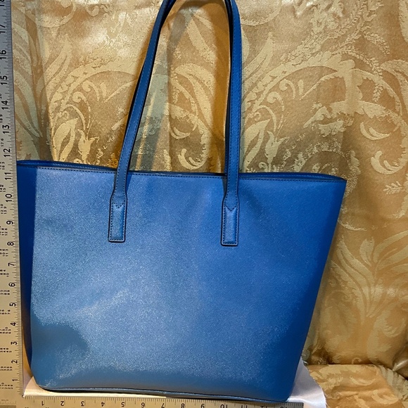 Michael Kors blue tote, floral interior, magnetic closure.   H1Da - Picture 2 of 7
